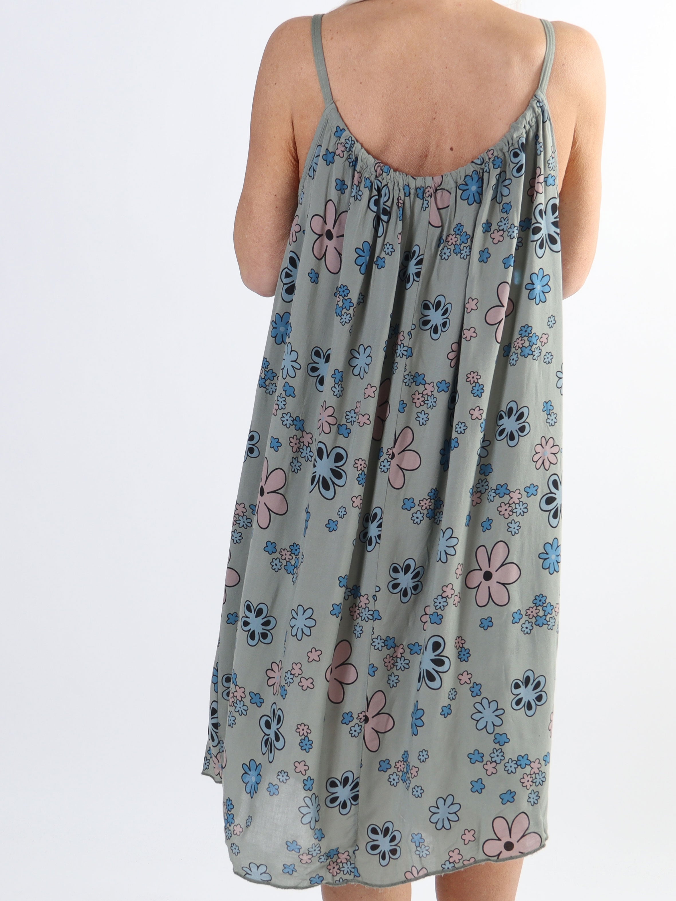 Sunshines Flower - Lätt viskosklänning med blommönster i stora storlekar